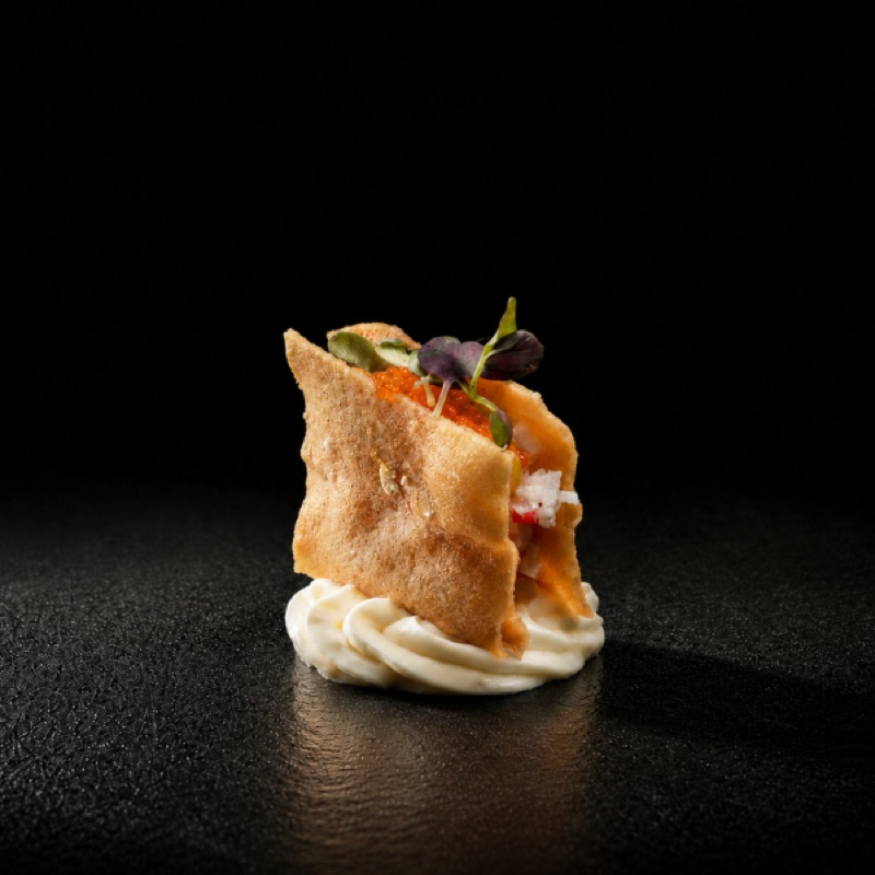 Croustillant, tartare et oeufs de poisson