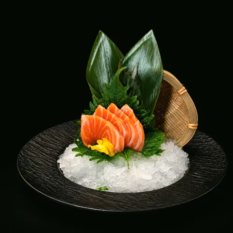 Sashimi de saumon sur glace